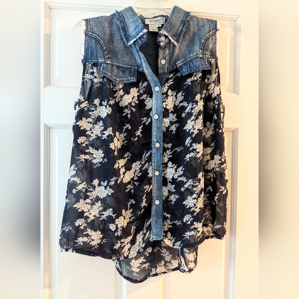 Raindrops Brand. Sheer and Denim Navy Blue and White Floral Top. Size Large.